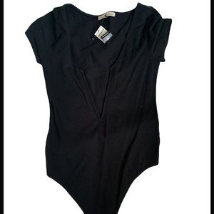 Black deep v wire bodysuit perfect for new years